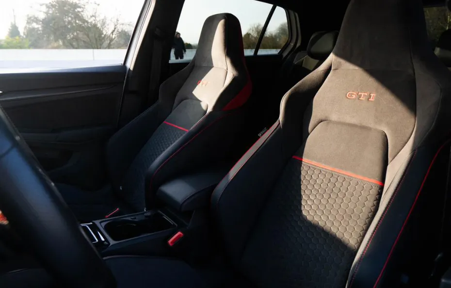 huur Volkswagen Golf 8 GTI Clubsport 1