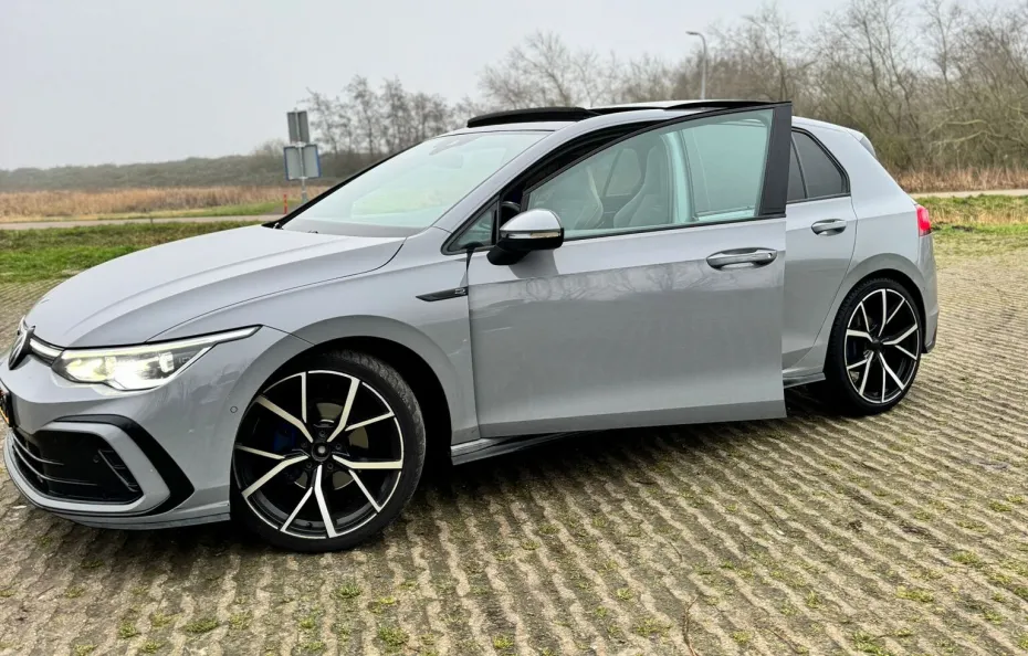 huur Volkswagen Golf 8 R-Line 1