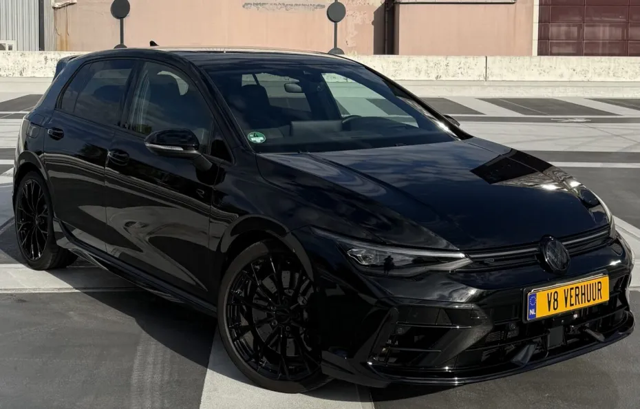 huur Volkswagen Golf 8.5R + Akra 1