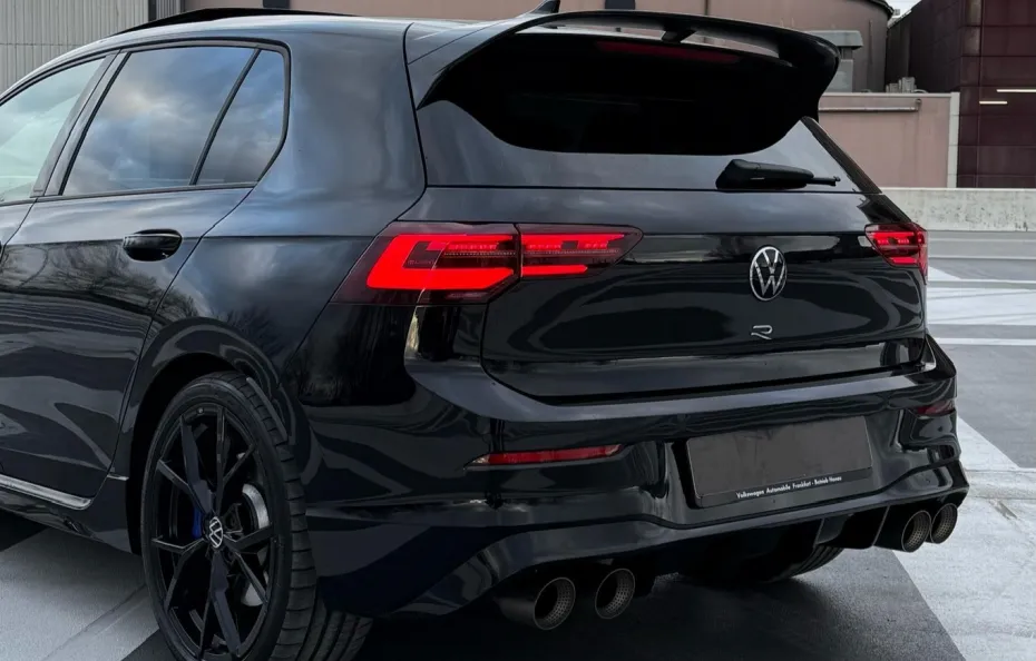huur Volkswagen Golf 8R Performance 1