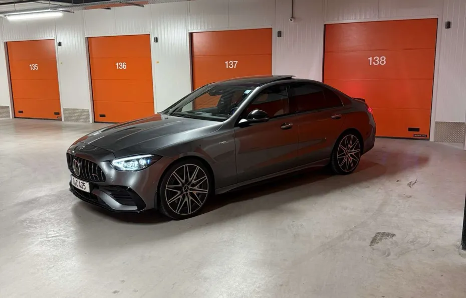 huur Mercedes Benz C43 AMG 1