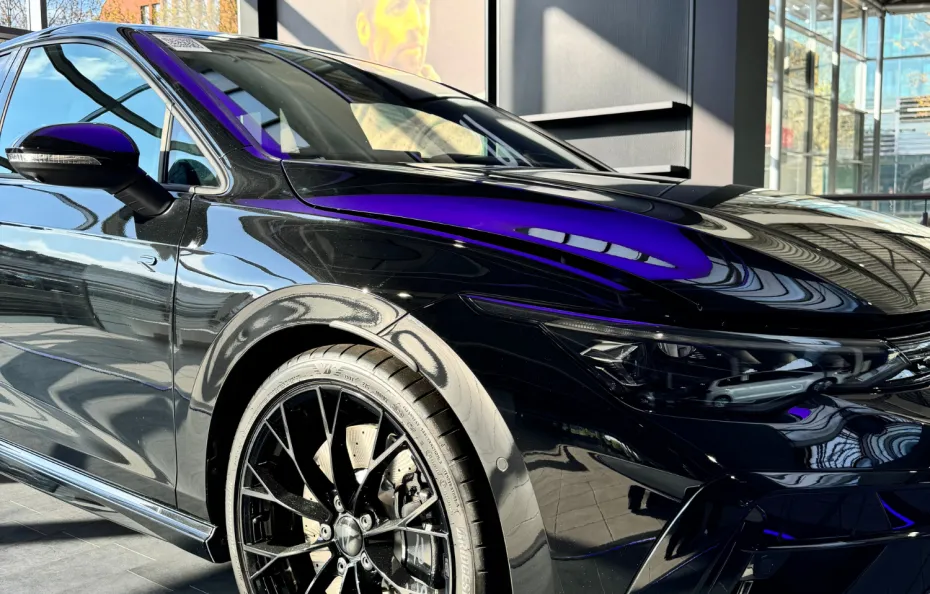 huur Max Verstappen 8.5R Performance Black Edition + Akra 1