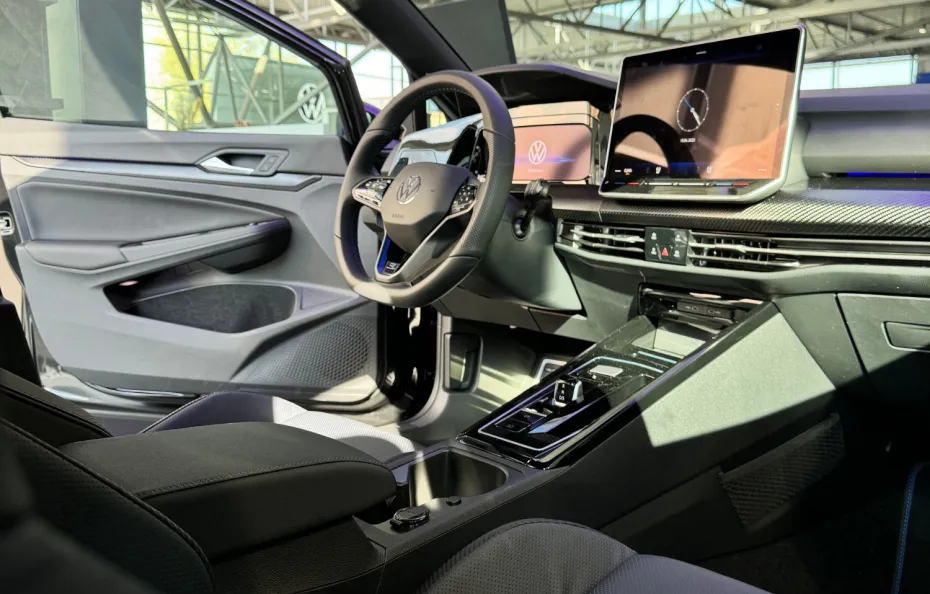 huur Max Verstappen 8.5R Performance Black Edition + Akra 1