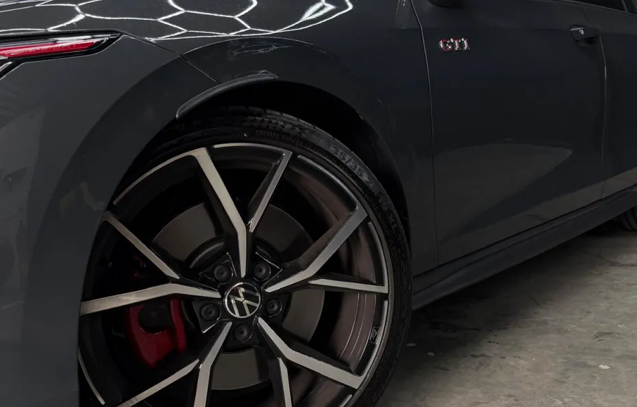 huur Volkswagen Golf 8.5GTI 1