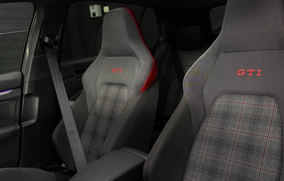 huur Volkswagen Golf 8.5GTI 1