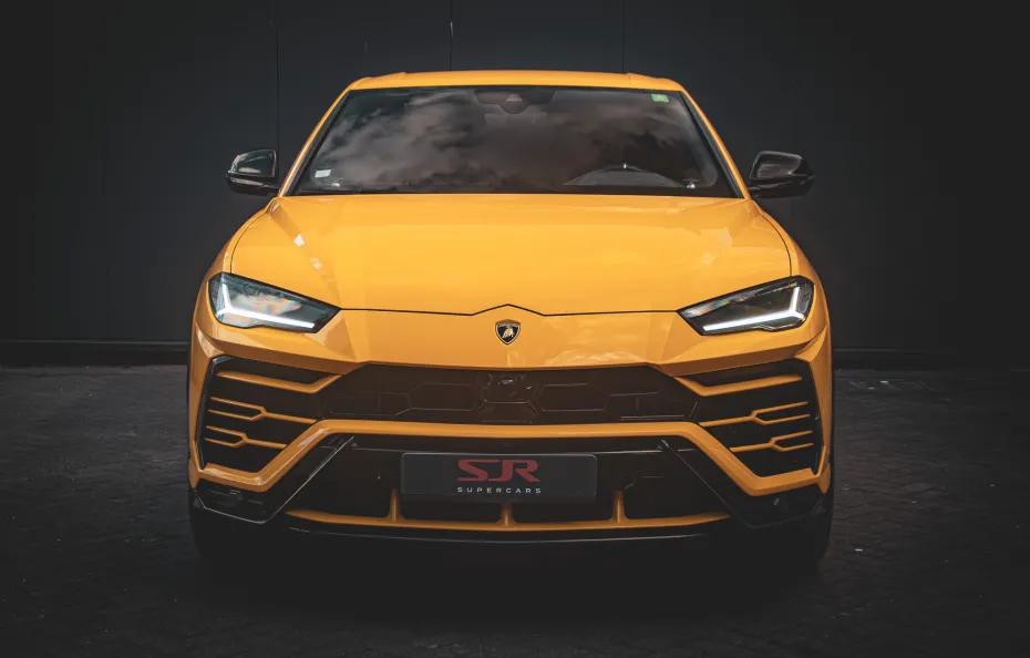 huur Lamborghini Urus 1