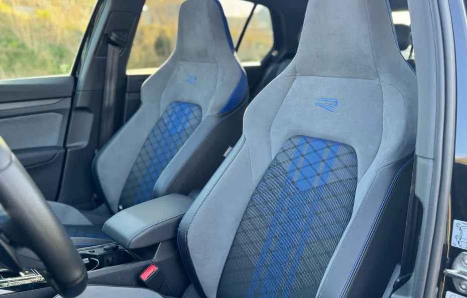 huur Volkswagen Golf 8R + Akra