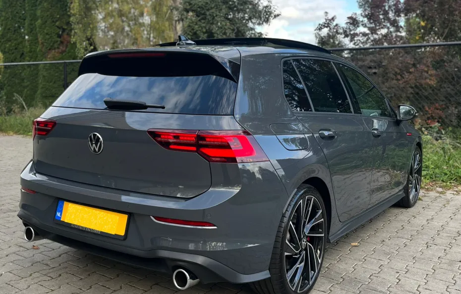 huur Volkswagen Golf 8 GTI 1