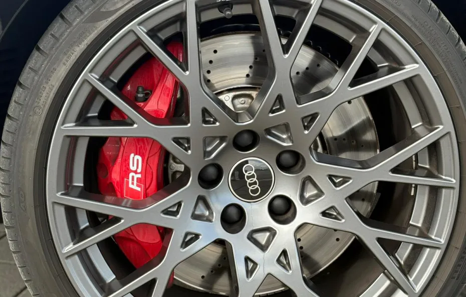 huur Audi RS3 Sportback (Kuipstoelen)