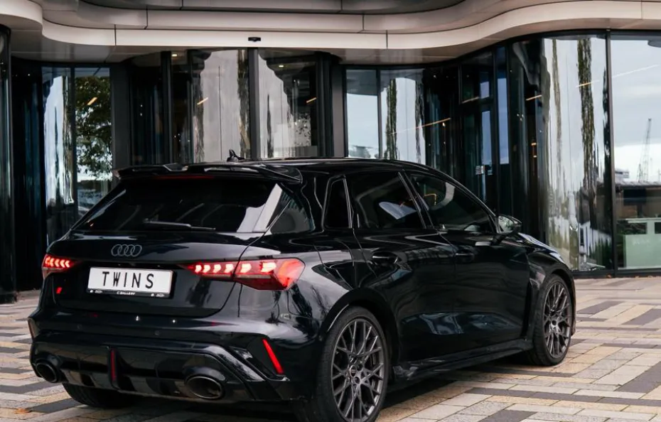 huur Audi RS3 Sportback (Kuipstoelen) 1