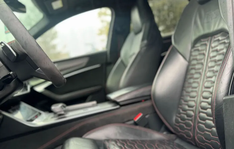 huur Audi RS6 Performance 1