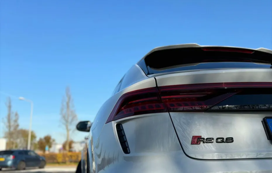 huur Audi RSQ8 Performance 1