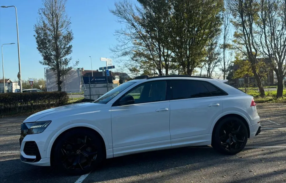 huur Audi RSQ8 Performance 1