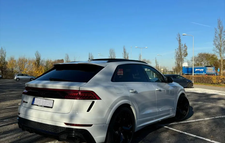 huur Audi RSQ8 Performance 1