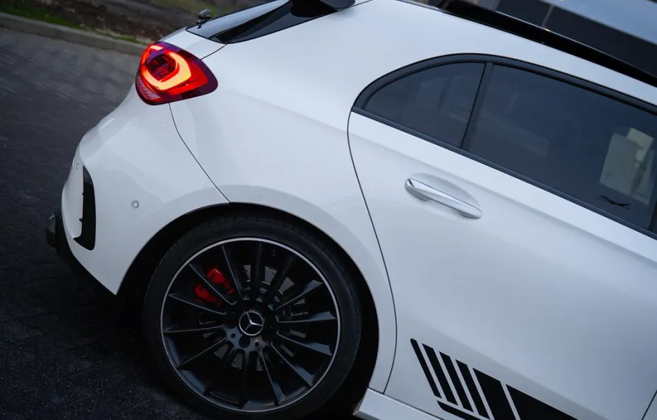 huur Mercedes Benz A35 AMG 1