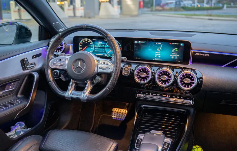 huur Mercedes Benz A35 AMG 1