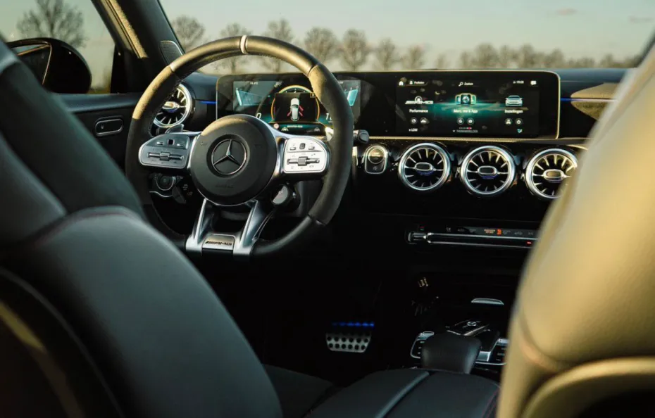 huur Mercedes Benz A35 AMG