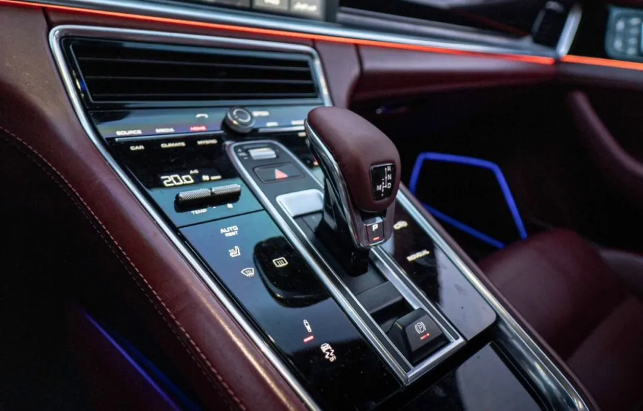 huur Porsche Panamera 4S 1