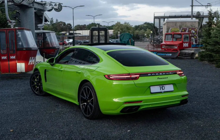 huur Porsche Panamera 4S 1