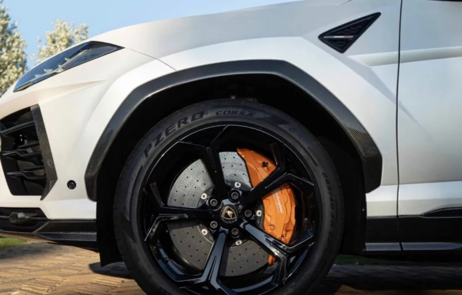 huur Lamborghini Urus