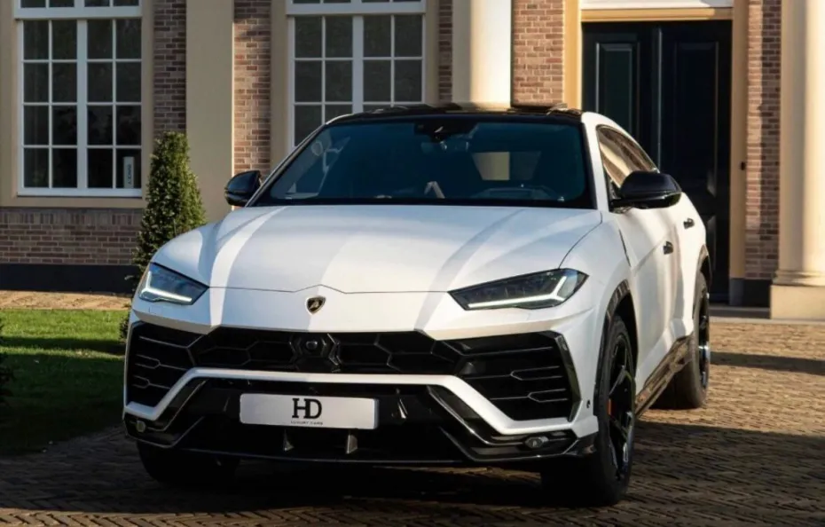 huur Lamborghini Urus 1