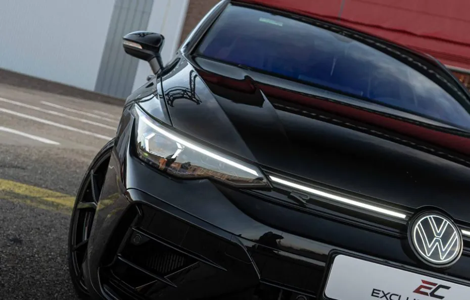 huur Volkswagen Golf 8.5R Black Edition