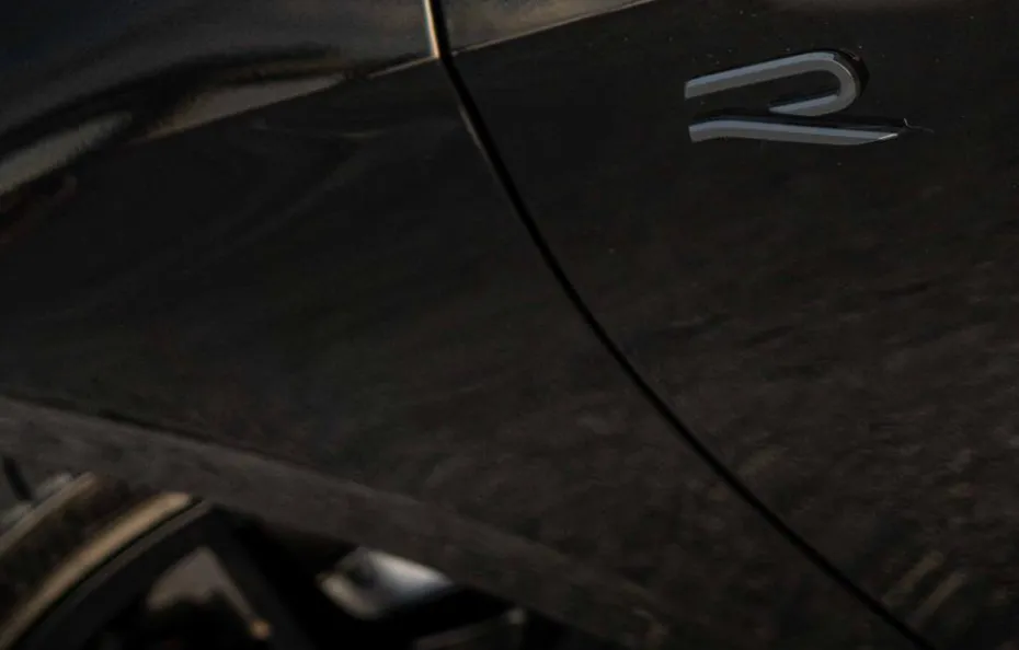 huur Volkswagen Golf 8.5R Black Edition