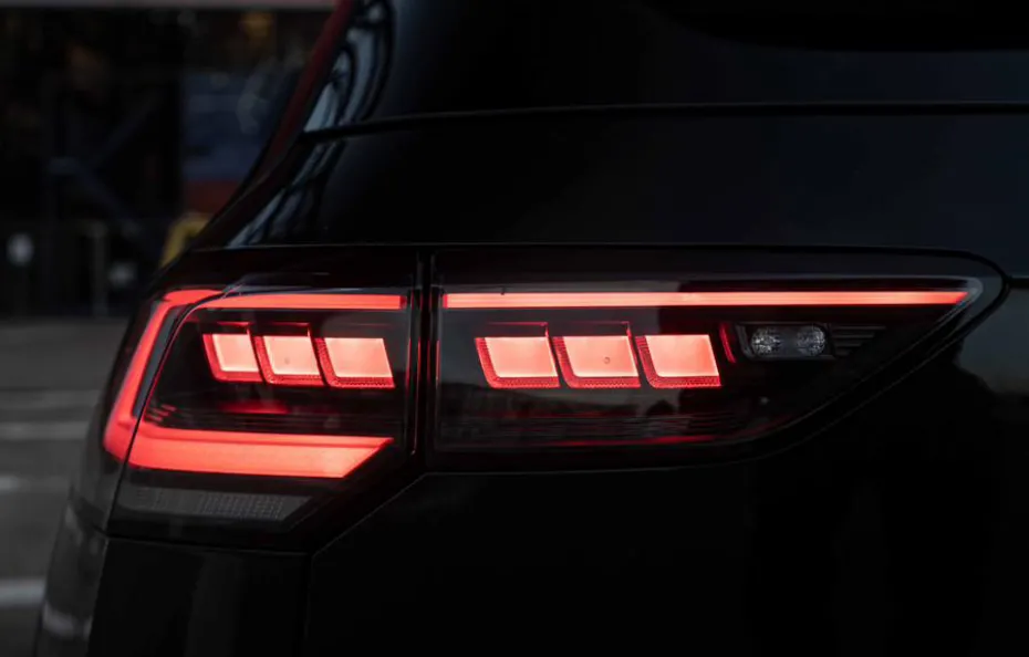 huur Volkswagen Golf 8.5R Black Edition