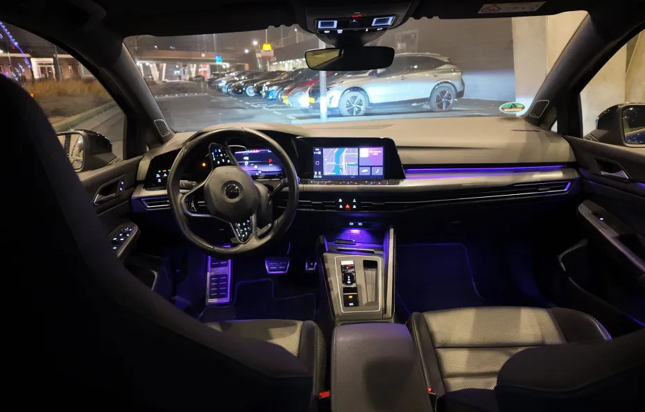 huur Volkswagen Golf 8R + Akra