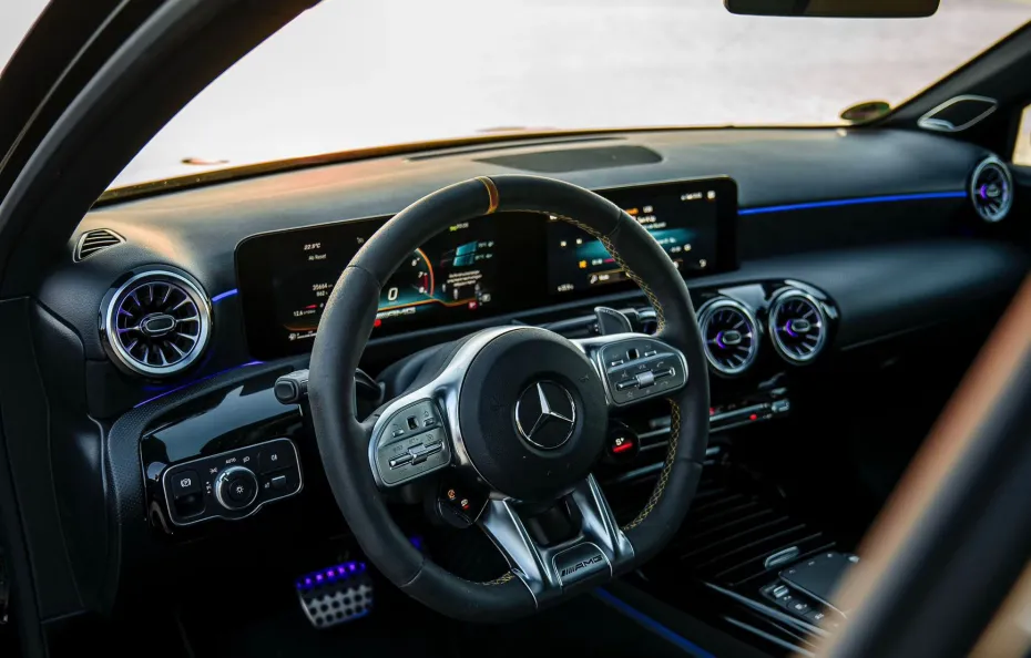 huur Mercedes Benz A45s AMG