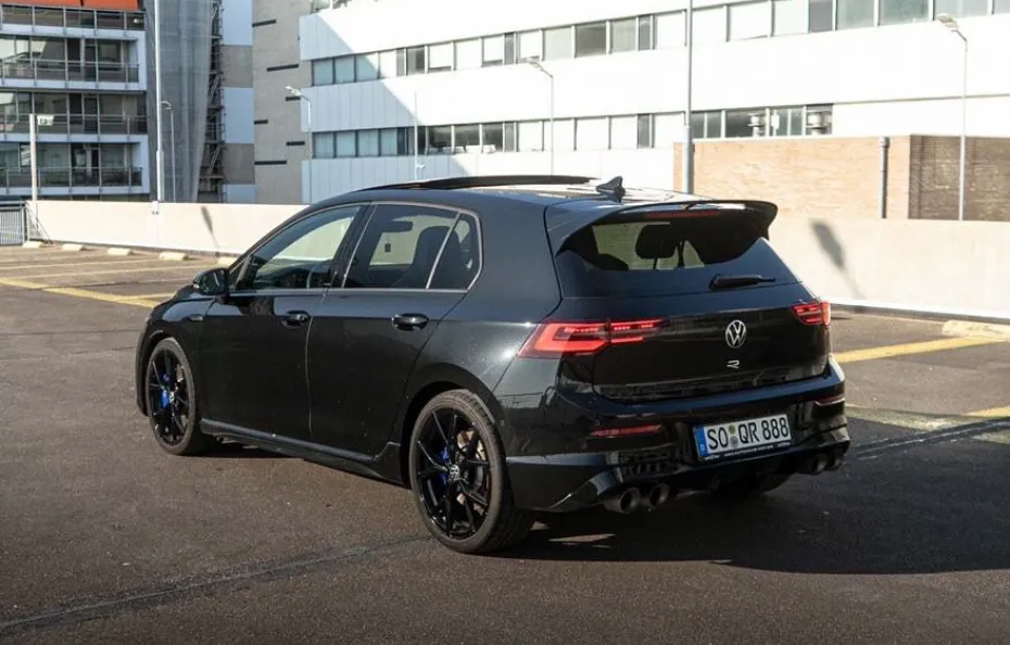 huur Volkswagen Golf 8R + Akra