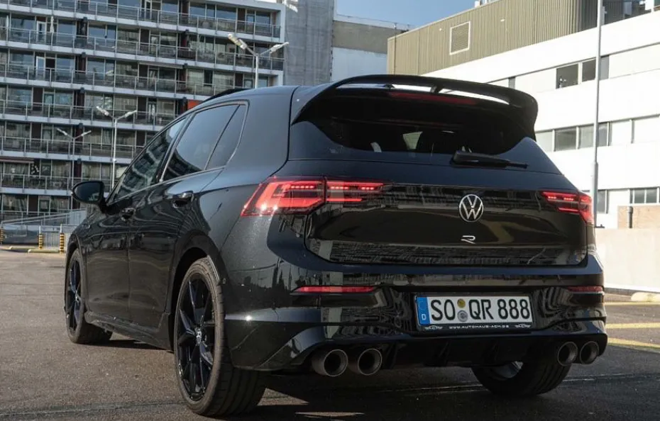 huur Volkswagen Golf 8R + Akra