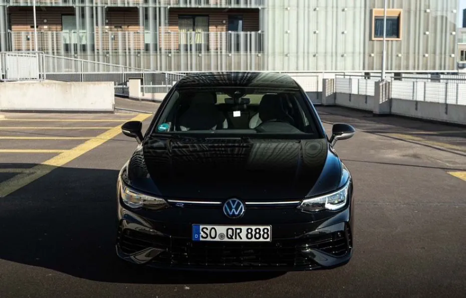 huur Volkswagen Golf 8R + Akra