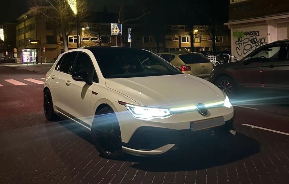 huur Volkswagen Golf 8 GTI 45 Jahre 1