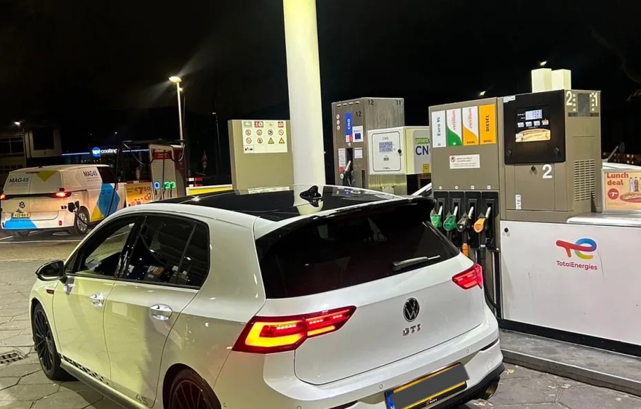 huur Volkswagen Golf 8 GTI 45 Jahre 1