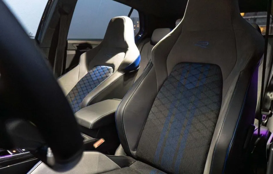 huur Volkswagen Golf 8.5R + Akra