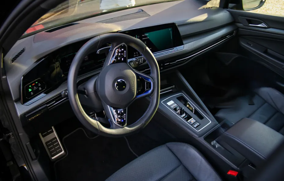 huur Volkswagen Golf 8R + Akra BORZ Rental