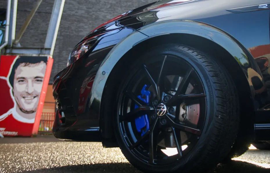 huur Volkswagen Golf 8R + Akra BORZ Rental