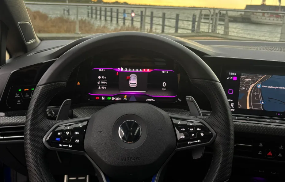 huur Volkswagen Golf 8R + Akra MONFRERECARS