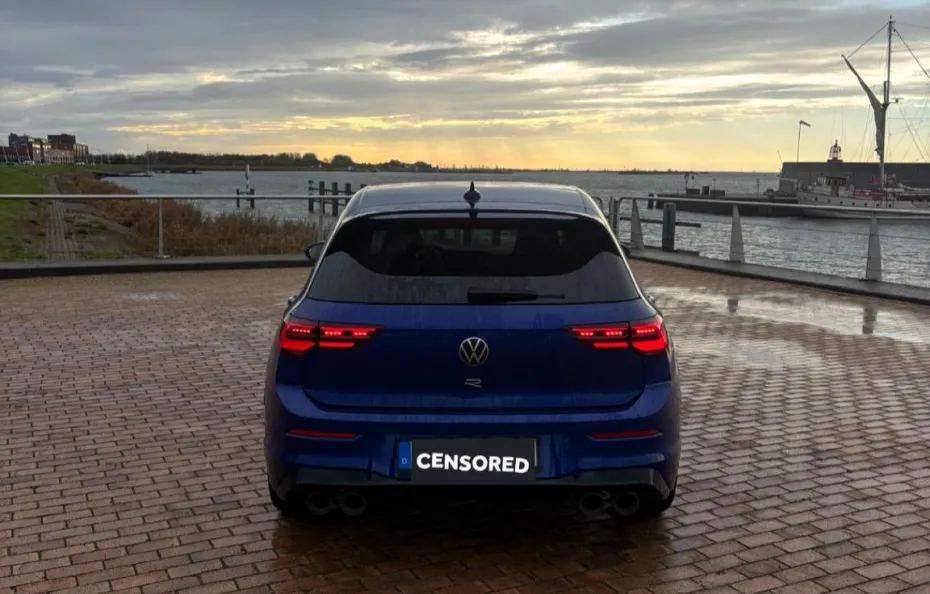 huur Volkswagen Golf 8R + Akra MONFRERECARS