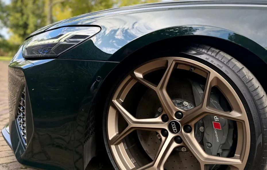 huur Audi RS6 Performance PANDA CarsForRent