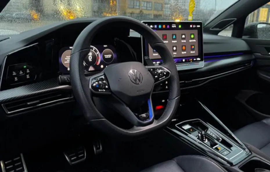 huur Volkswagen Golf 8.5R + Akra Westside Cars