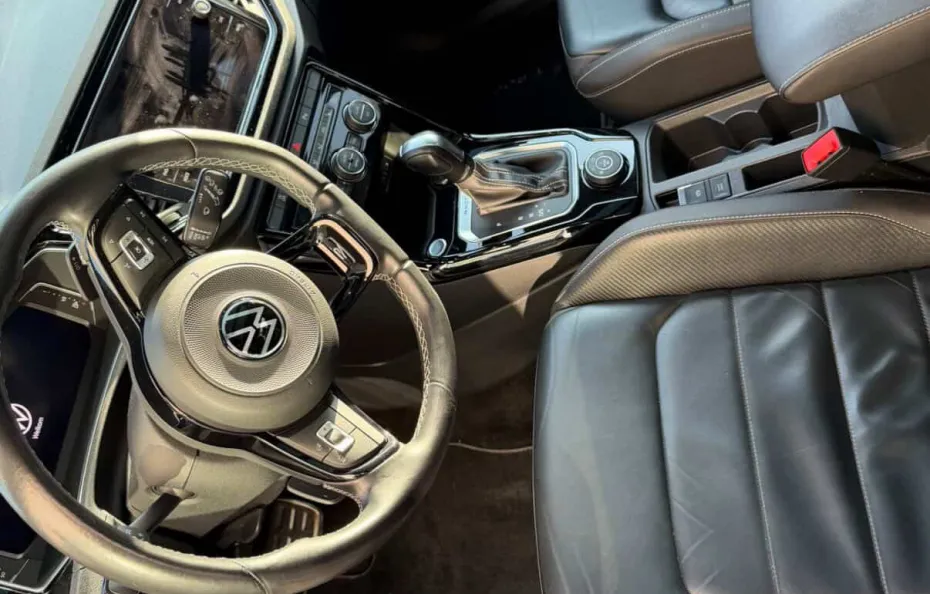 huur Volkswagen T-Roc R + Akra