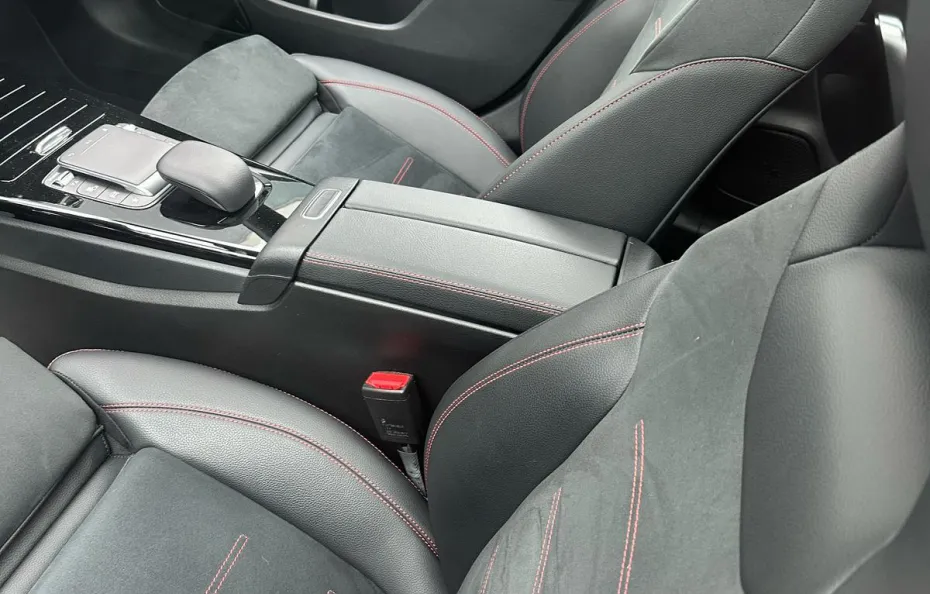 huur Mercedes Benz CLA250e Vlot Autoverhuur