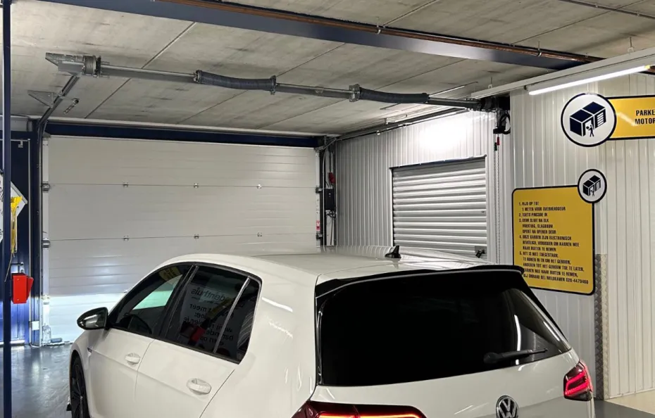 huur Volkswagen Golf 7.5 GTI 1