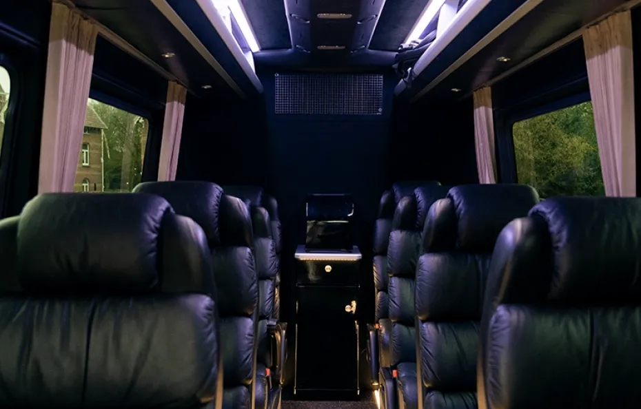 huur Mercedes Sprinter VIP Bus 1