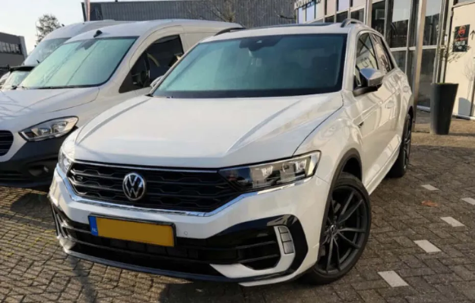 huur Volkswagen T-Roc R + Akra 1