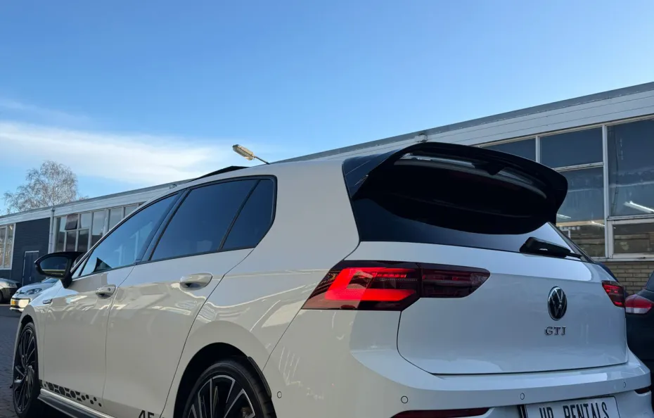 huur Volkswagen Golf 8 GTI 1