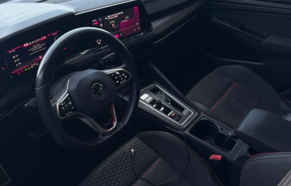 huur Volkswagen Golf 8 GTI Clubsport 1