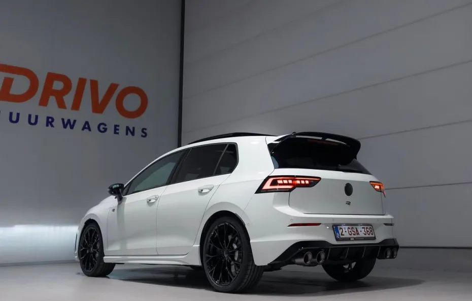 huur Volkswagen Golf 8.5R Black Edition 1